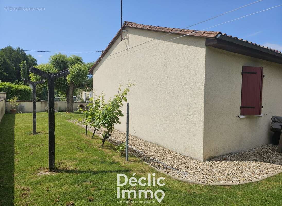 Maison à BARBEZIEUX-SAINT-HILAIRE