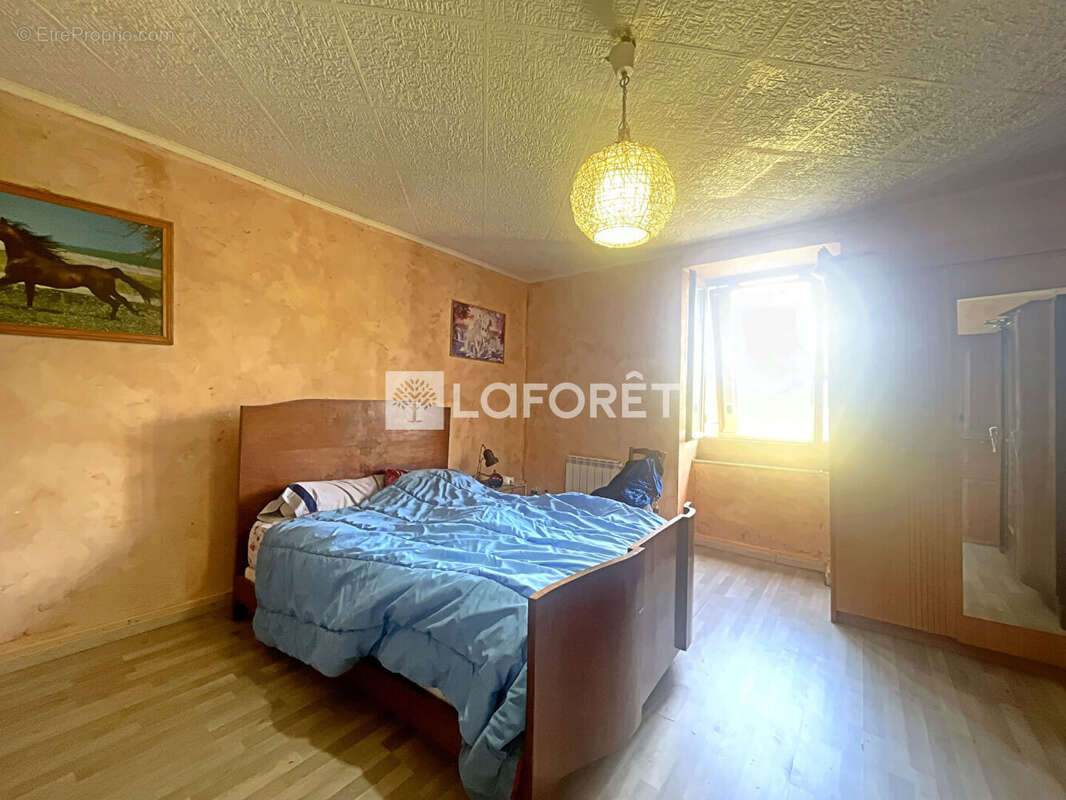 Maison à DOMMARTIN-LES-CUISEAUX