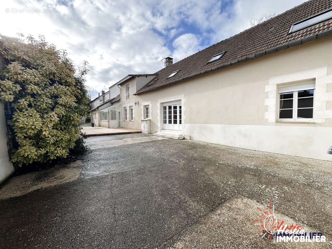 Maison à MONTBRE