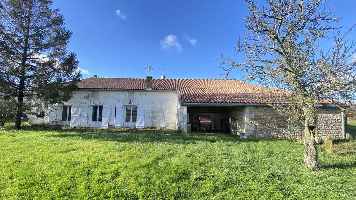 Maison à CHENAC-SAINT-SEURIN-D&#039;UZET
