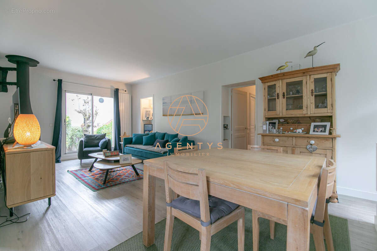 Maison à SAINT-MAUR-DES-FOSSES