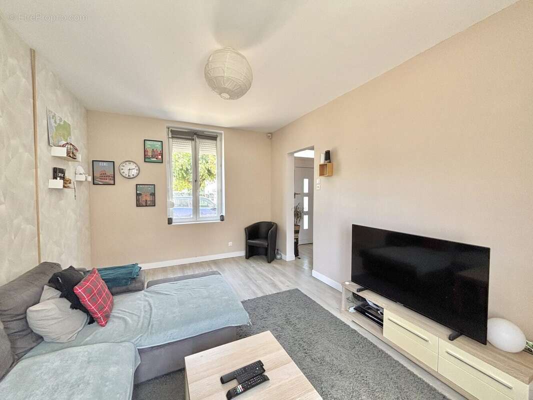 Maison 135 m² à Tignieu-Jameyzieu  - photo 4