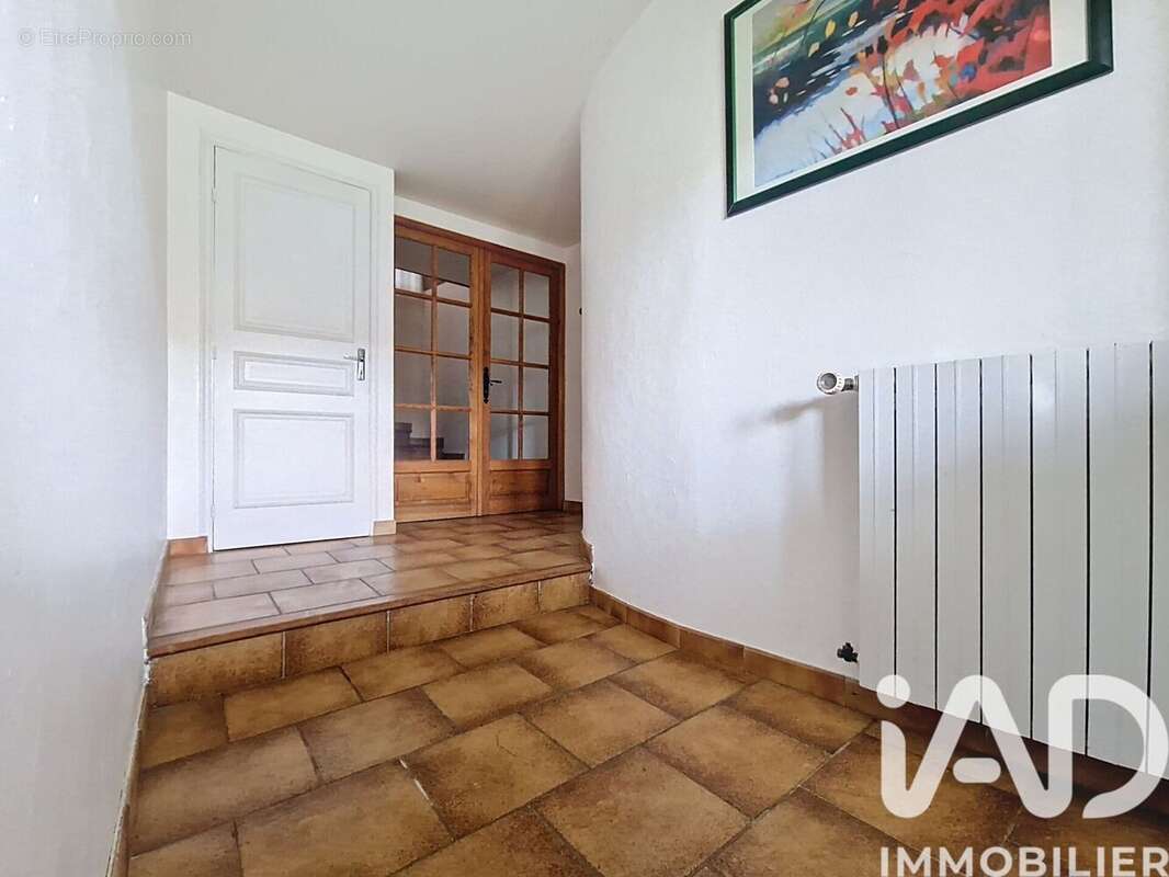 Maison 167 m² à Ville-Sur-Jarnioux  - photo 2