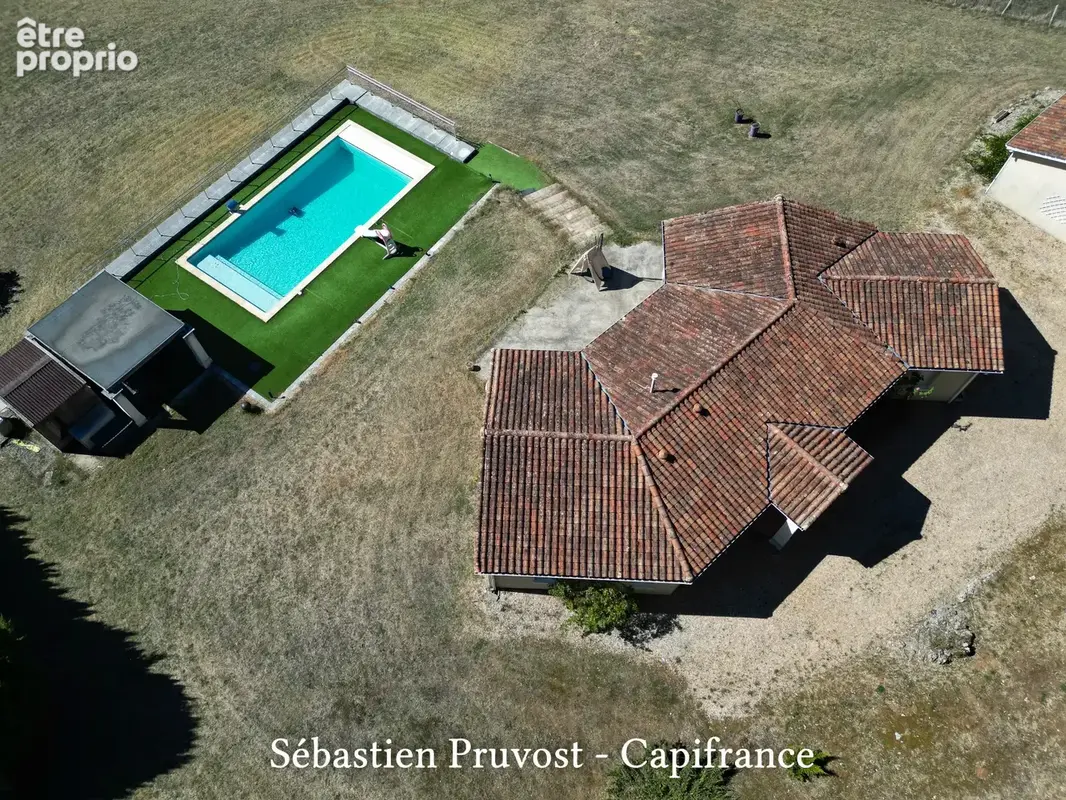 Maison Plain-pied 113.5m2+21.5m2 avec un gîte à vendre 4 pièces BRANTOME (24) - Garage, piscine chauffée 11x5 avec sa plage et c - photo 13
