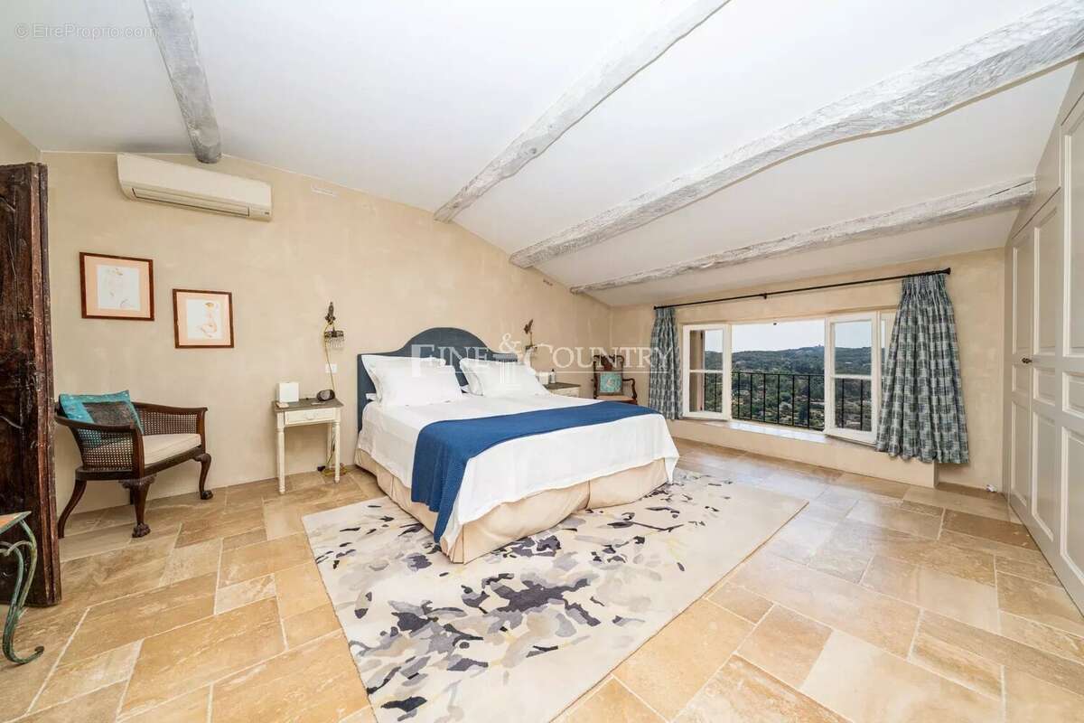 À vendre – Coeur de MOUGINS VILLAGE - Ensemble unique de deux maisons avec vue mer - photo 27