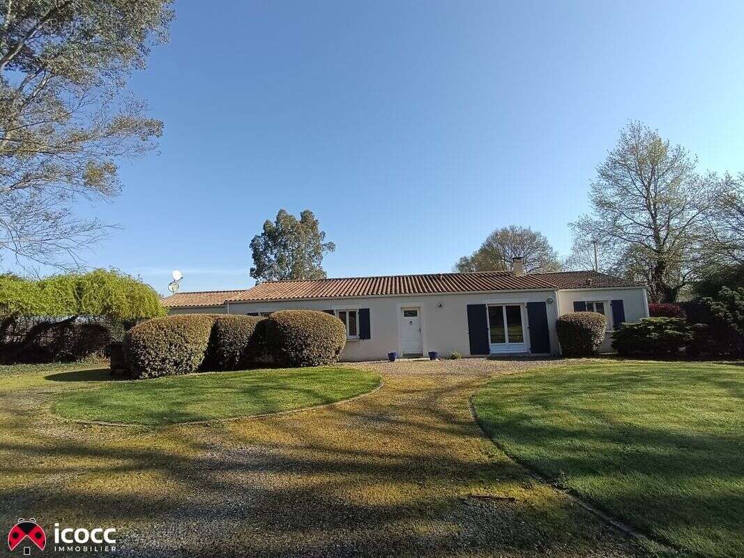 Maison à LA CAILLERE-SAINT-HILAIRE