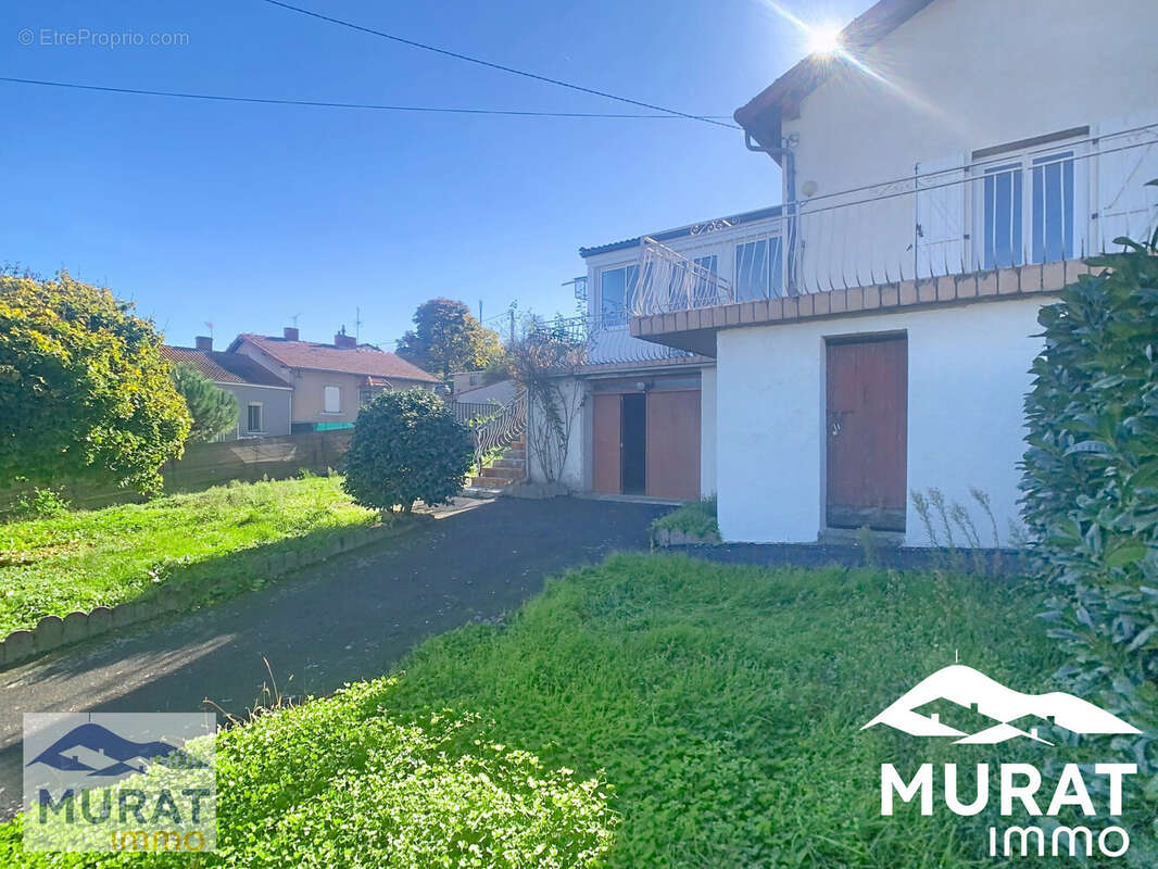 Maison à AUZAT-LA-COMBELLE