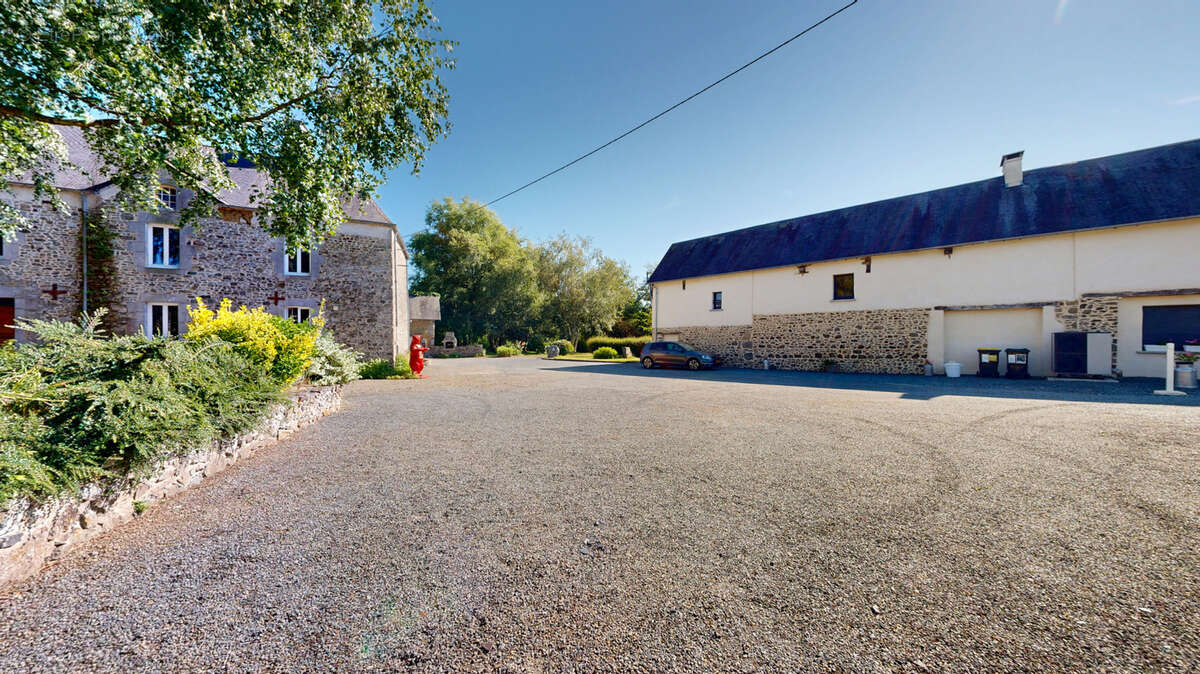 Propriété d'exception avec Gites - 403 m2 sur terrain de 8,5 hectares avec dépendances et étangs. - photo 27