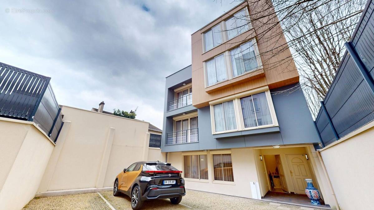 Maison à LA COURNEUVE