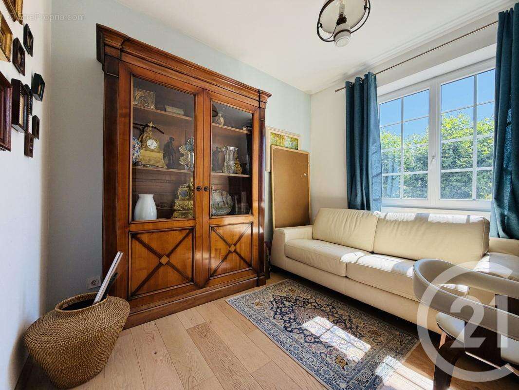 Maison 189 m² à Saint-Priest-Taurion  - photo 11