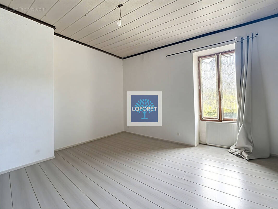 Maison à SAINT-MARTIN-LACAUSSADE