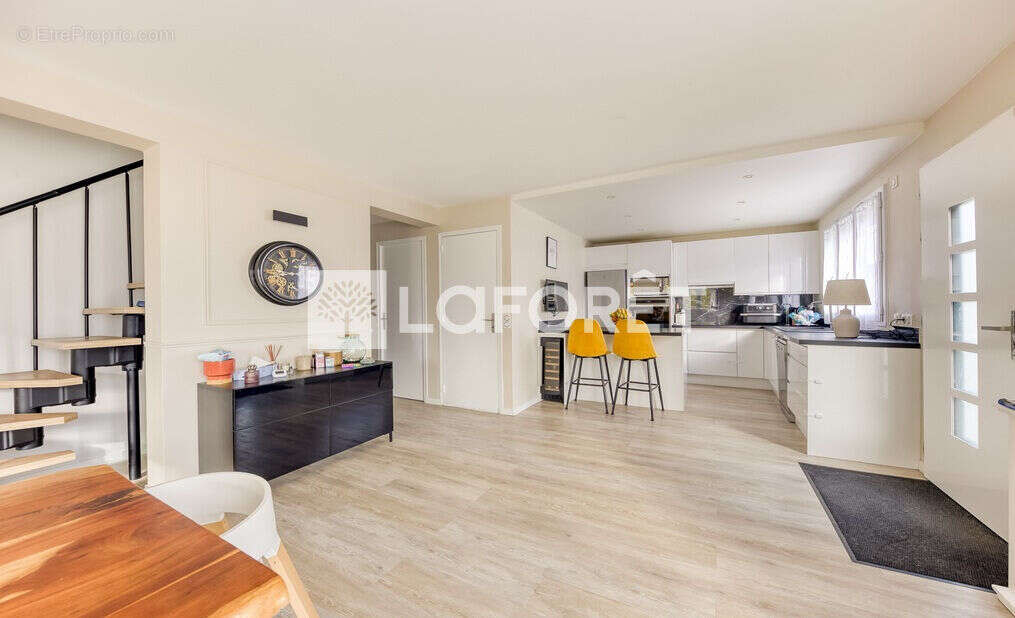 Maison à OZOIR-LA-FERRIERE