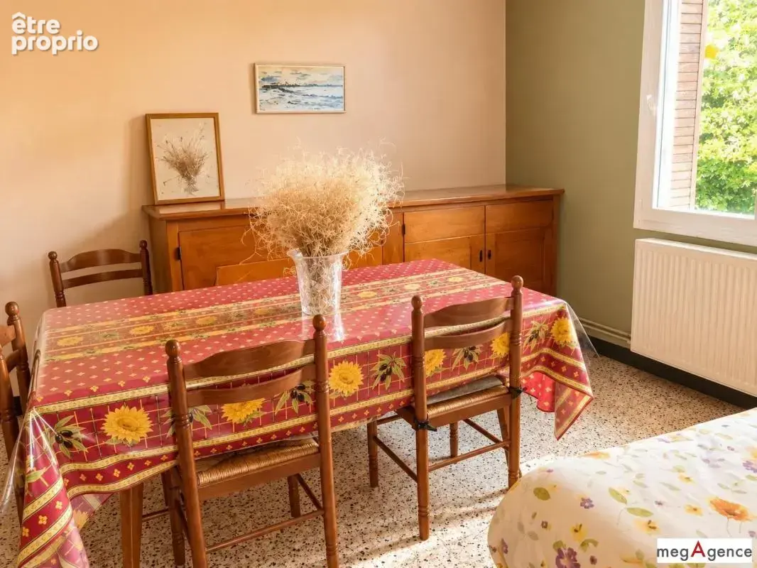 Mas-St-Chély – Maison 10 pièces avec jardin - photo 2