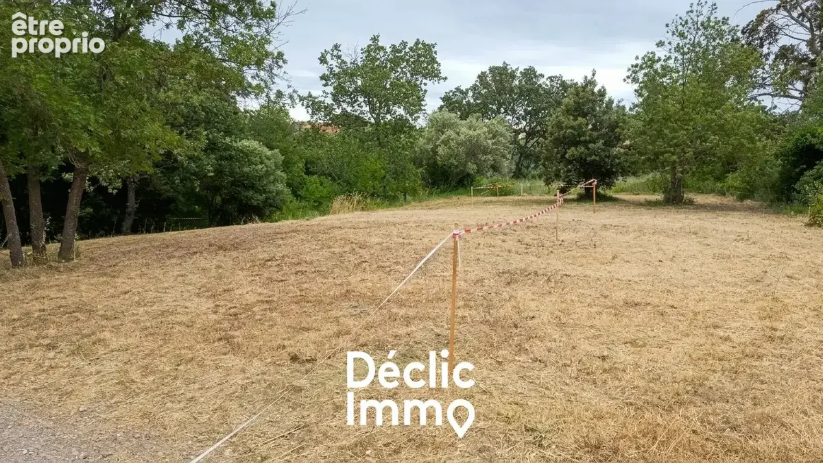 NEFFIÈS  Terrain constructible de 2 170 m² dans un environnement naturel privilégié - photo 1