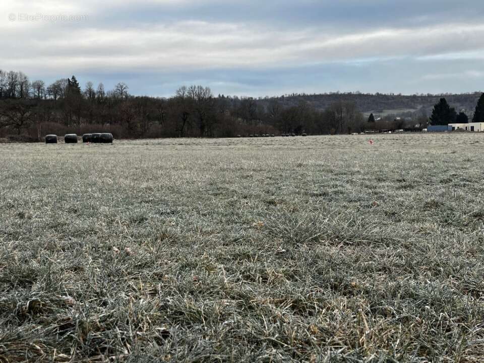 Terrain à JUSSAC