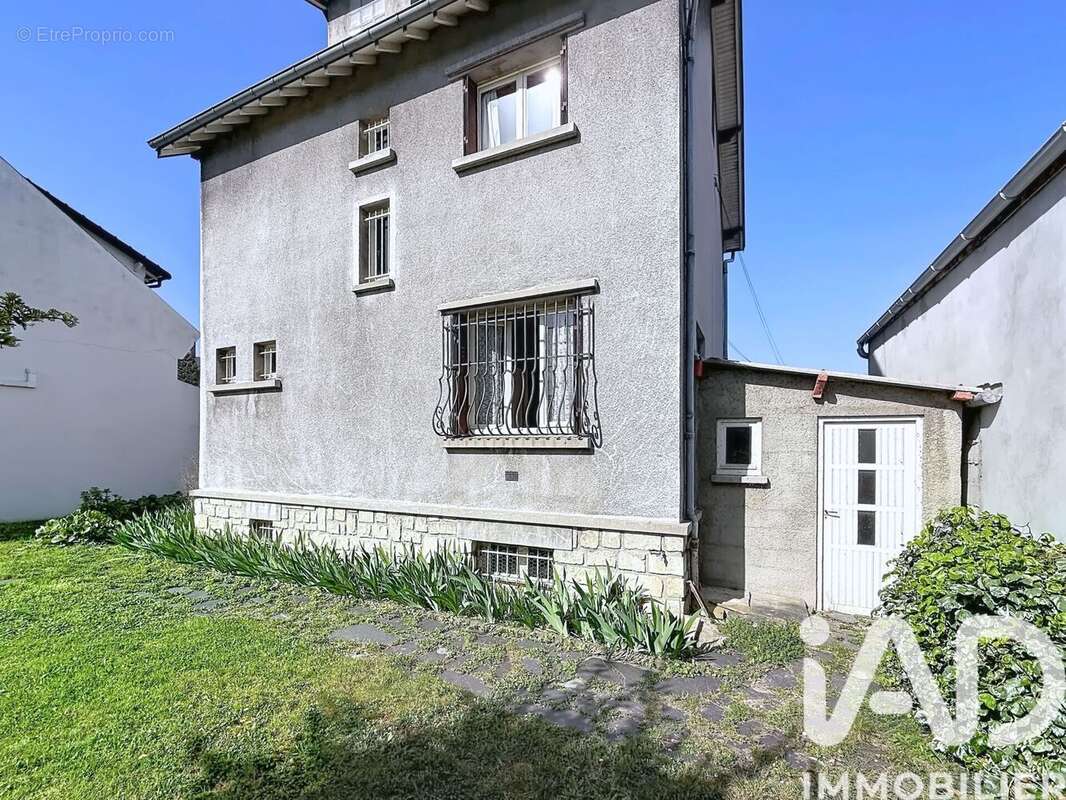 Photo 2 - Maison à VILLETANEUSE