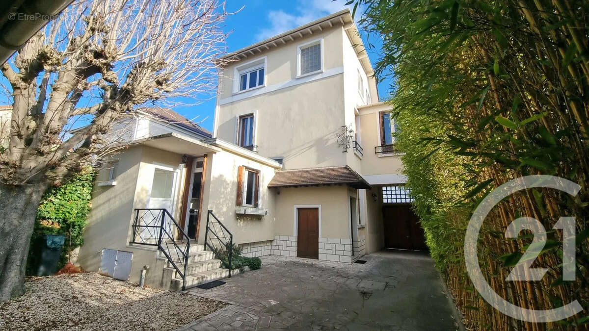 Maison à SAINT-MAUR-DES-FOSSES