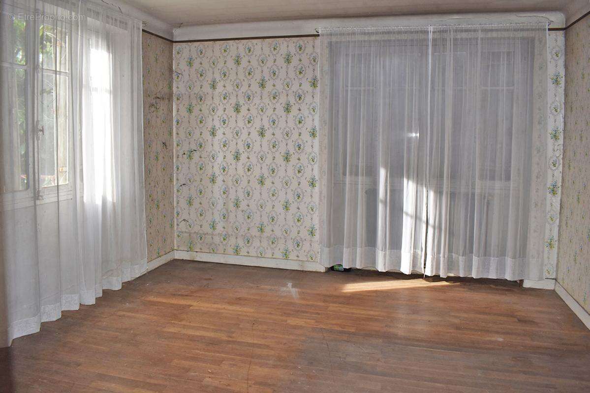 Maison à LA CHAPELLE-AUBAREIL