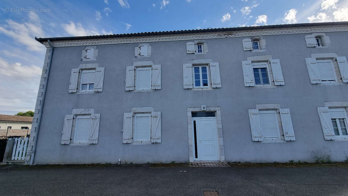 Appartement à MEES