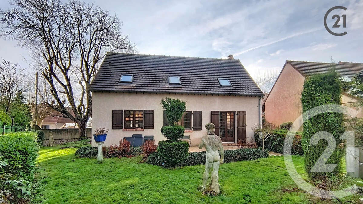 Maison à OZOUER-LE-VOULGIS