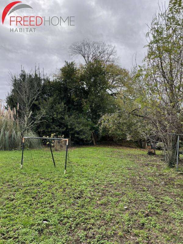 Terrain à SAINT-ROMAIN-LA-VIRVEE