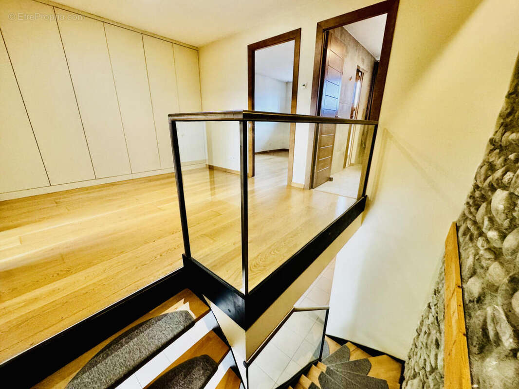 hall (1) - Appartement à VIRY