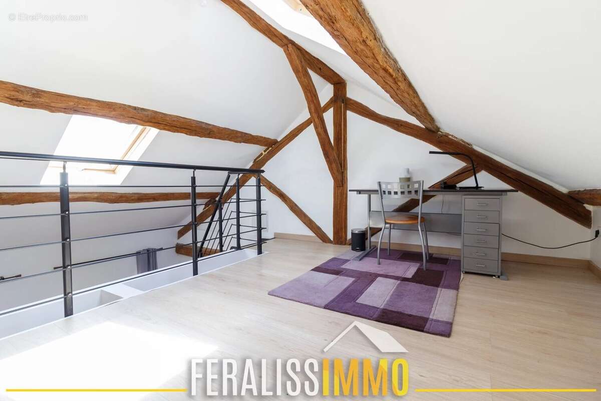 Duplex rénové avec charme en plein coeur de ville ! - photo 10