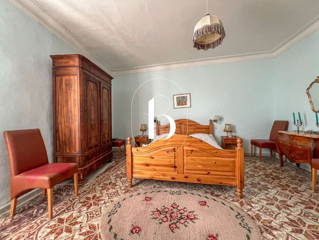 Maison à SAINT-SAUVEUR-DE-CRUZIERES