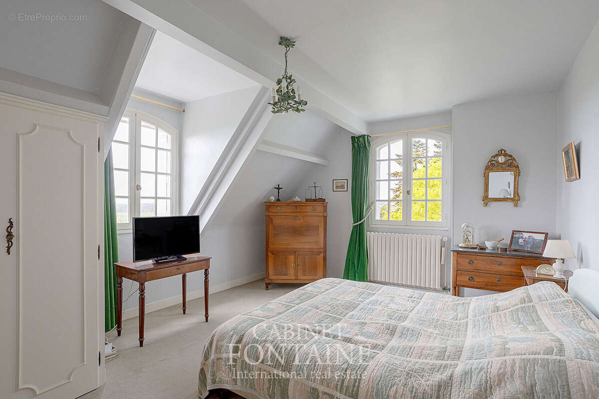 Maison à LE MONT-SAINT-ADRIEN