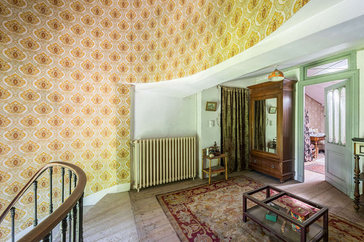 Maison à SAINT-CHRISTOPHE-DES-BARDES