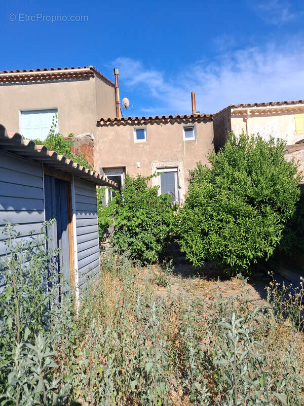Maison à rénover avec terrasse et jardin - photo 13