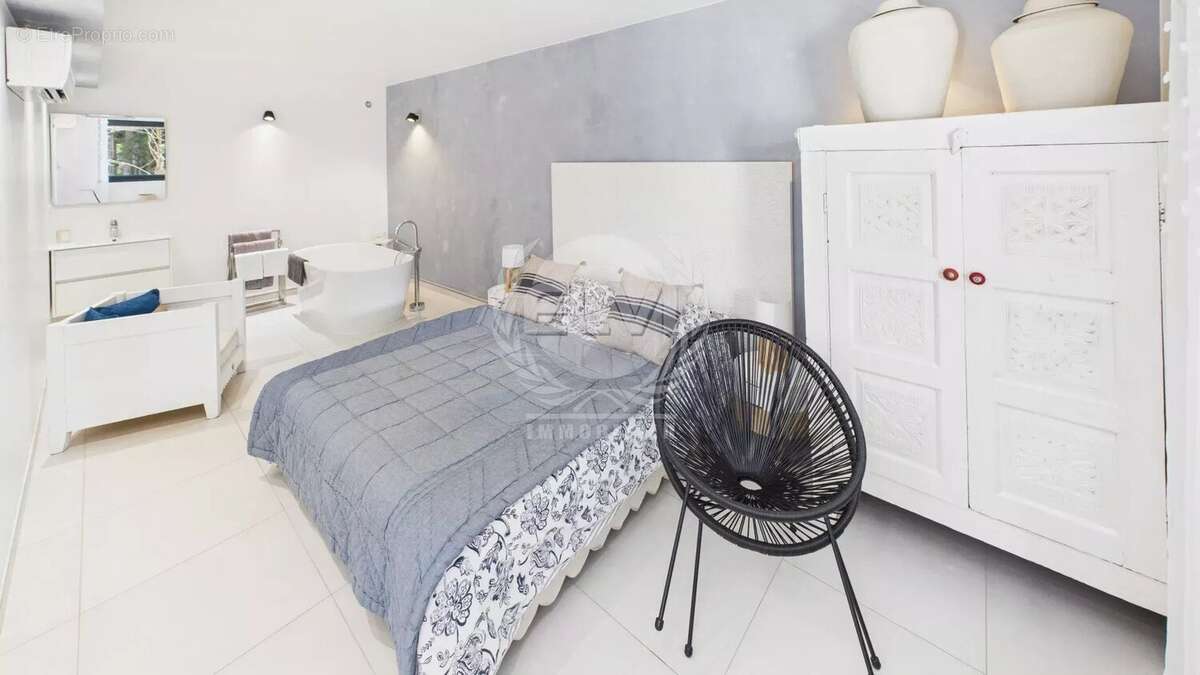 Maison à PLAN-DE-LA-TOUR