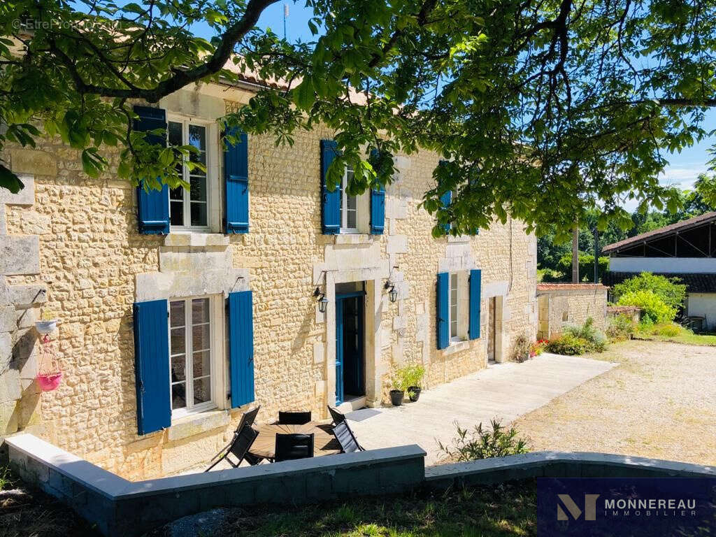 Maison à BARBEZIEUX-SAINT-HILAIRE