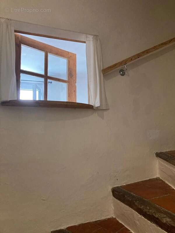 Appartement à COTIGNAC