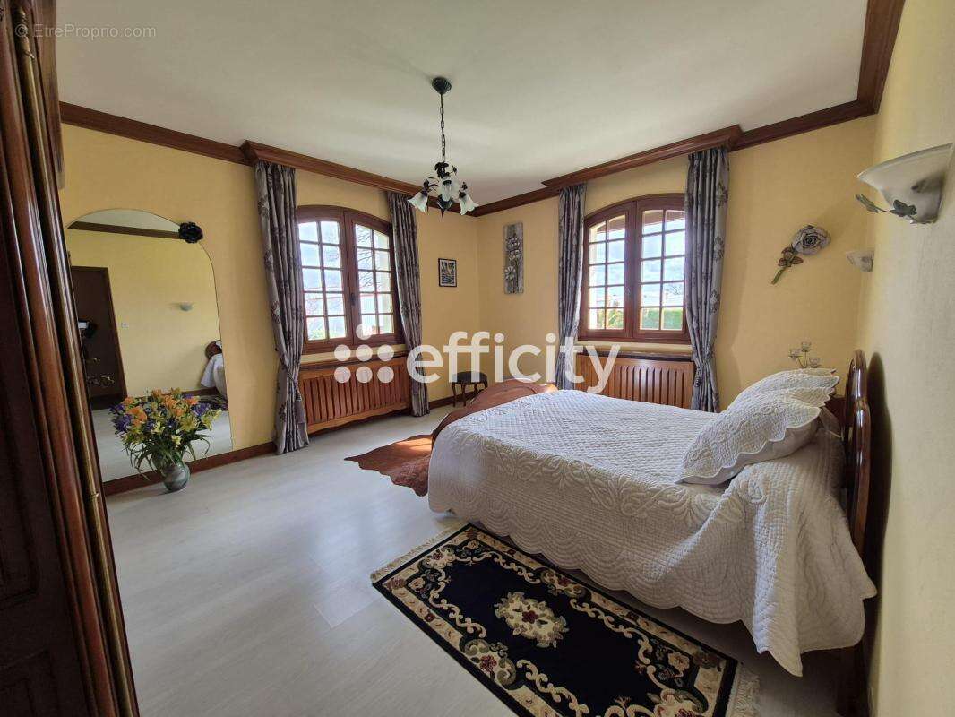 Maison 207 m² à Etagnac  - photo 7