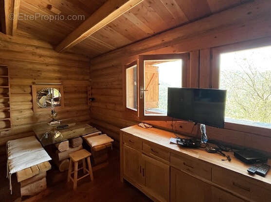 Chalet bois + terrain attenant d'un hectare et demi - photo 3