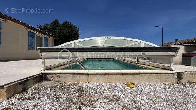 *** maison plain-pied - 4 faces - jardin arbore -  piscine - garage *** - photo 13