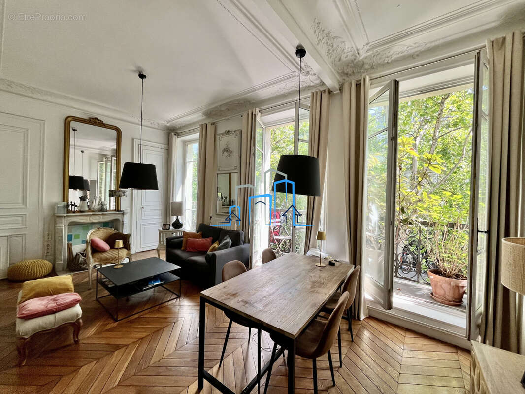 Appartement à PARIS-10E