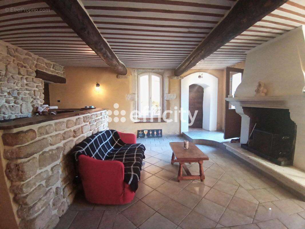 Maison à CAMARET-SUR-AIGUES