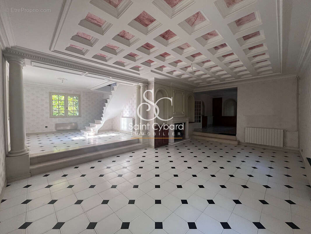 Maison à PUYMOYEN