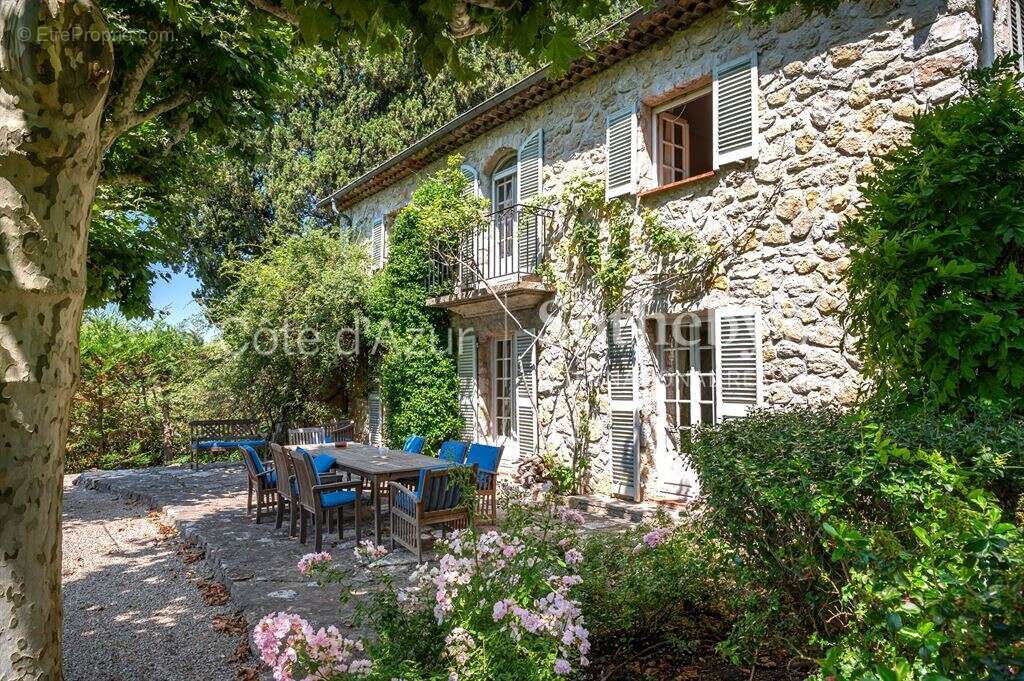 Châteauneuf-Grasse, bergerie de caractère du XIXe siècle au cœur de 3 hectares de nature préservée - photo 8