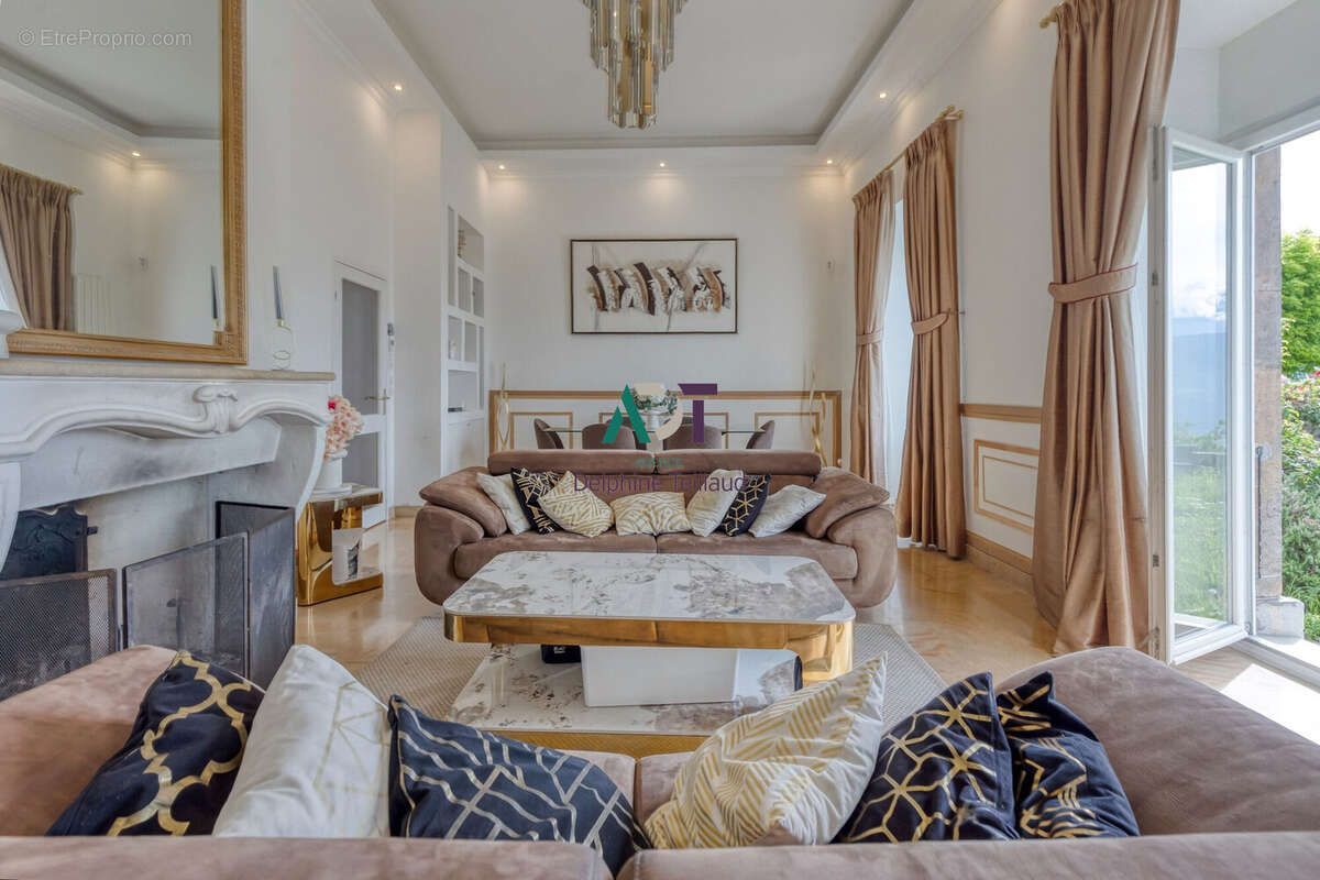 Appartement à CORENC