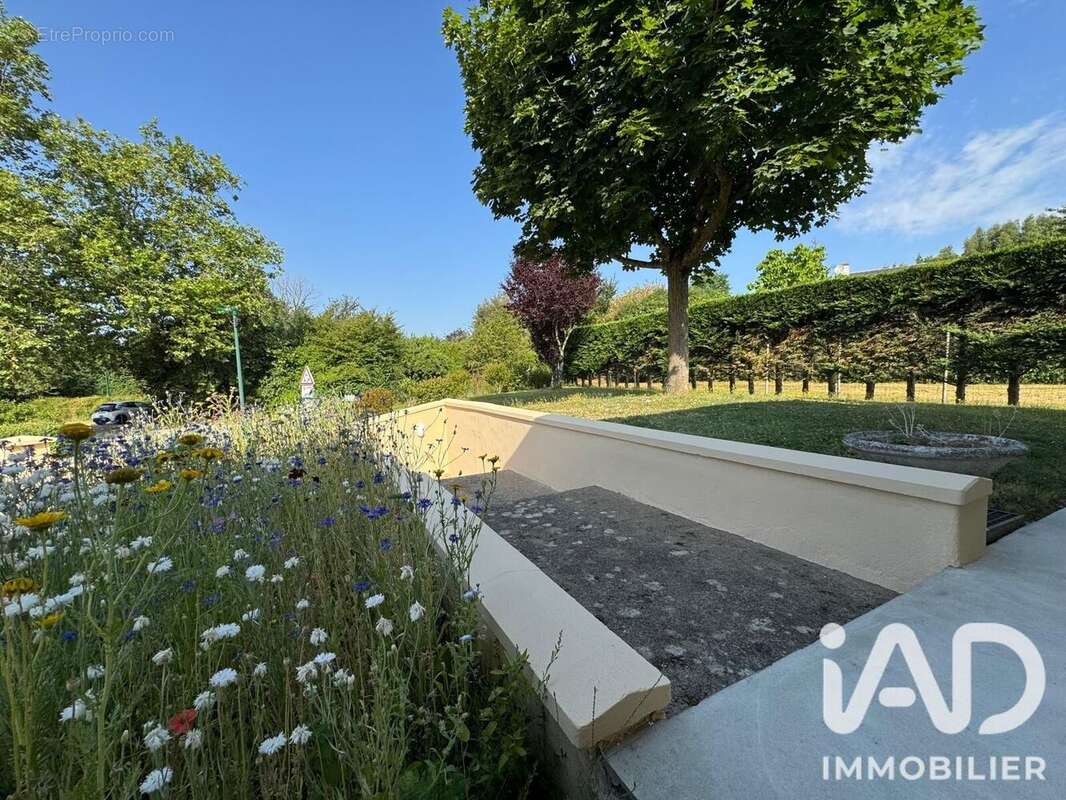 Maison 116 m² à Murs-Erigne  - photo 2
