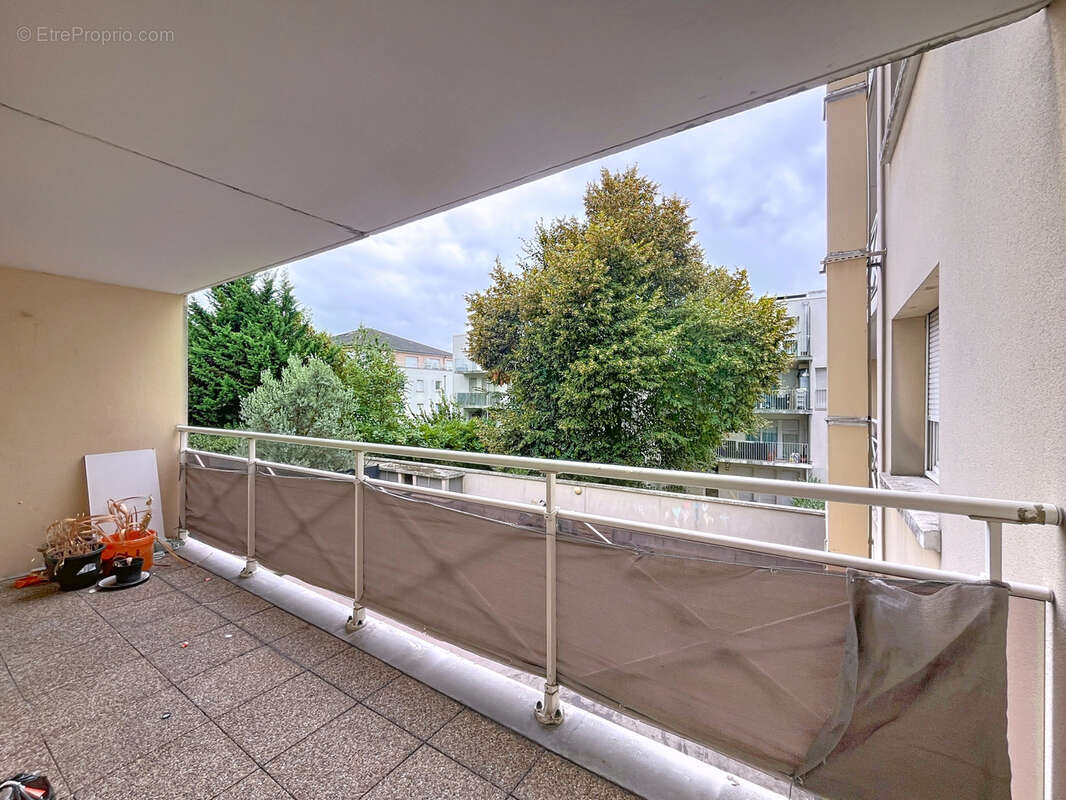 Appartement à LE BLANC-MESNIL