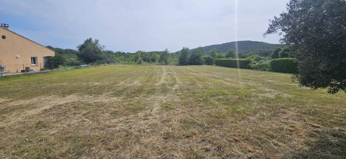 Terrain à DURFORT-ET-SAINT-MARTIN-DE-SOSSENAC