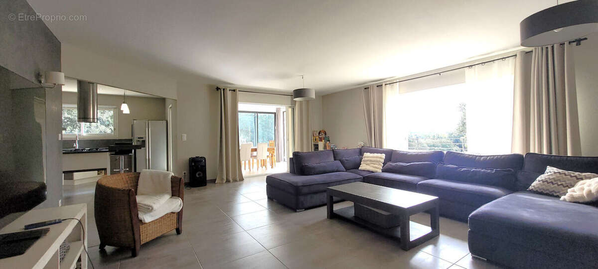 Maison à SUZE-LA-ROUSSE