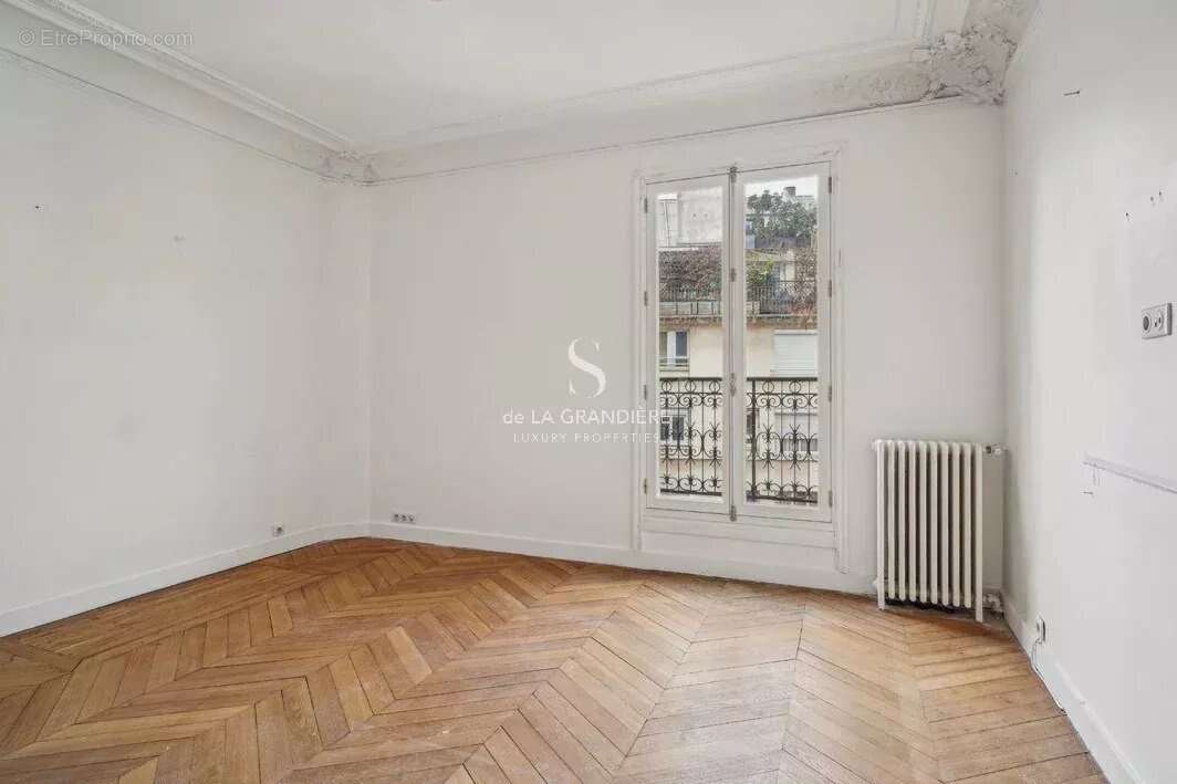 Appartement à PARIS-8E