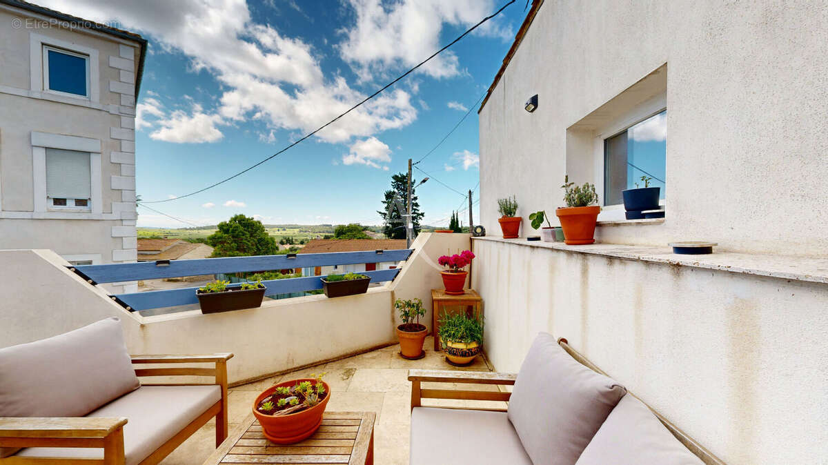 Maison à OUVEILLAN