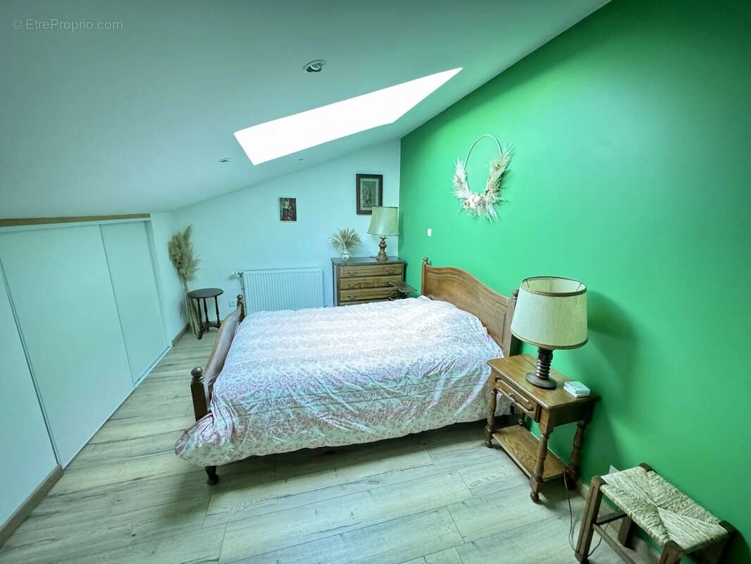 Maison à MIRANDOL-BOURGNOUNAC