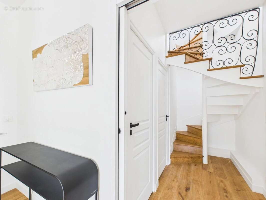 Appartement à NEUILLY-SUR-SEINE